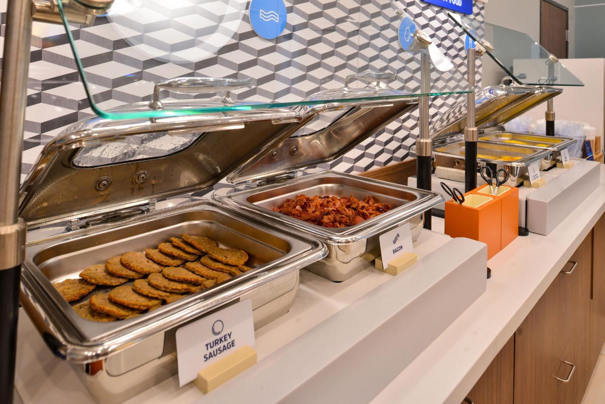 Holiday Inn Express Hotel & Suites North Bay By Ihg Bagian luar foto